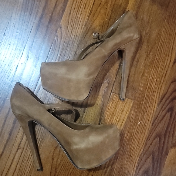 H by Halston suede platform pumps with strap - Picture 3 of 3
